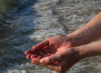 How to Prevent Wound Infection Using Saltwater